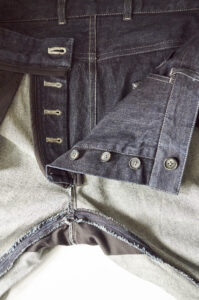 Klassische 5-Pocket-Jeans aus Biobaumwolle in hellgrau